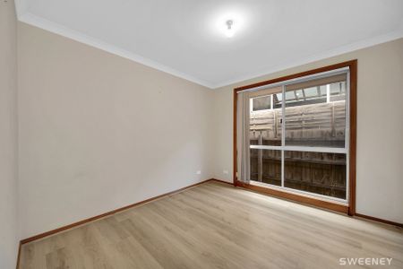 Spacious home in quiet court location - Photo 3