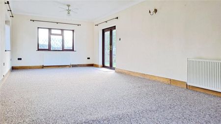 2 bedroom bungalow to rent - Photo 2