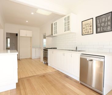 Beautiful 3-Bedroom Home in Macleod - Photo 4