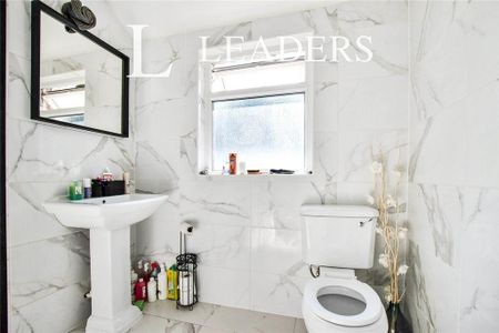 3 bedroom house to rent - Photo 3