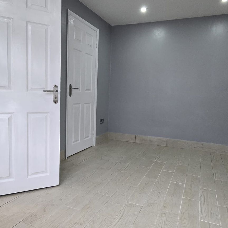Holmwood Road, IG3, London - Photo 1