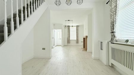 2 bedroom end of terrace house to rent - Photo 3