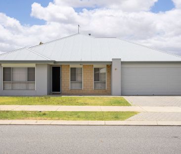 Modern 4-Bedroom Family Home - Photo 1