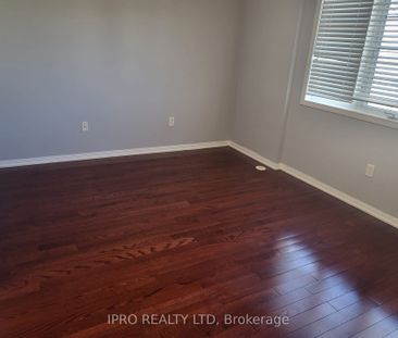 Townhouse For Lease | E8132042 - Photo 3