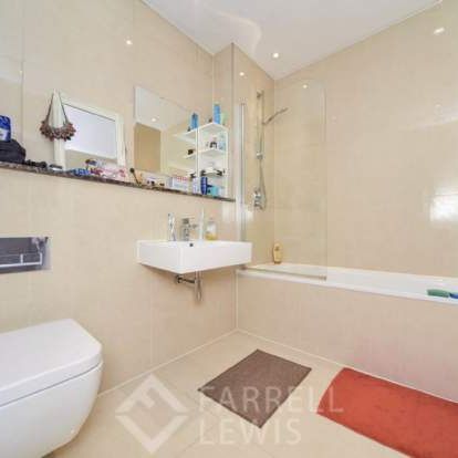 3 bedroom property to rent in London - Photo 1