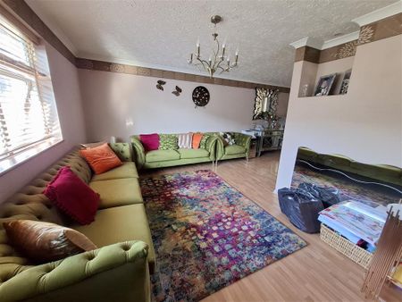 Martian Avenue, Hemel Hempstead - Photo 2