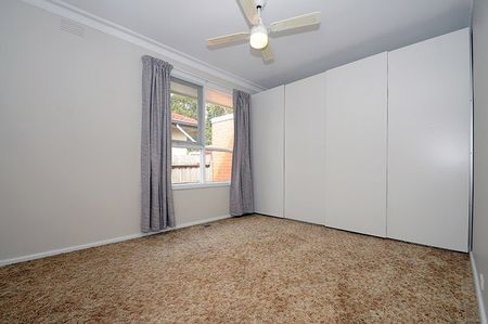 Stylish 3-Bedroom Unit in the Heart of Glen Waverley - Photo 4