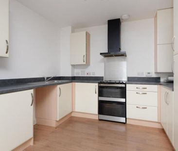 3 bedroom semi-detached house to rent - Photo 6