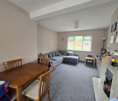 3 bedroom semi-detached house to rent - Photo 4