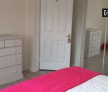 Huge room in 3-bedroom apartment in Tallaght, Dublin - Photo 5