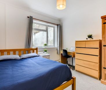 Room in a Shared House, Hollingbury Road, BN1 - Photo 4
