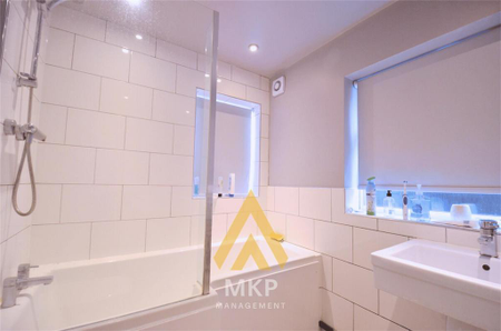 3 bedroom terraced house to rent - Photo 5