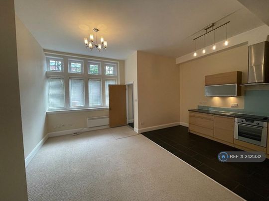 1 bedroom in a flat share to rent - Photo 1