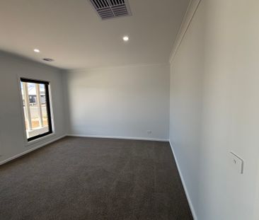 Brand-new Four Bedroom Home In Beautiful Brooklyn Fields Estate! - Photo 4