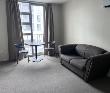 1 Bedroom on Queen - Photo 2