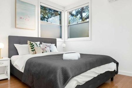 Modern 4 bedroom home in heart of Rozelle Village - Photo 4