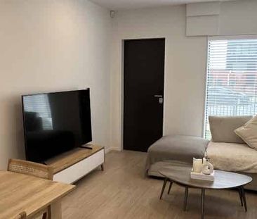 Modern 3-Storey Home in A Prime Location - Photo 3