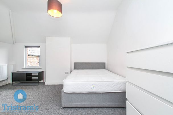 3 bed Flat for Rent - Photo 1