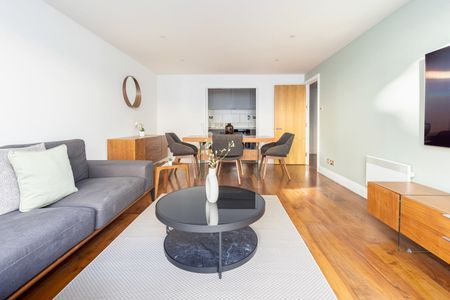 2 Bed Flat, Compass House, SW18 - Photo 3