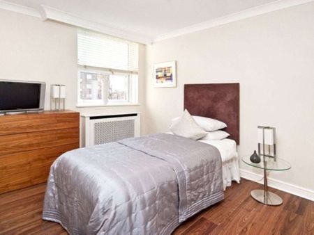 This three bedroom apartment is set on the fourth floor of a private gated development set in communal gardens. - Photo 5