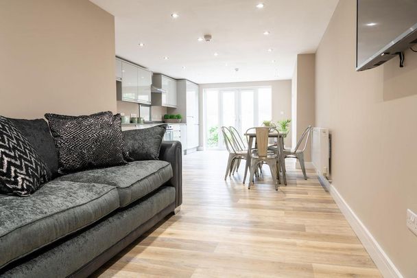 5 bedroom house to rent - Photo 1