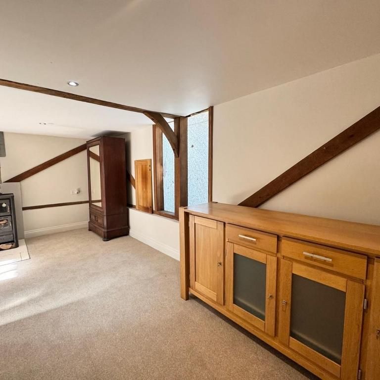 1 bedroom character property to rent - Photo 1