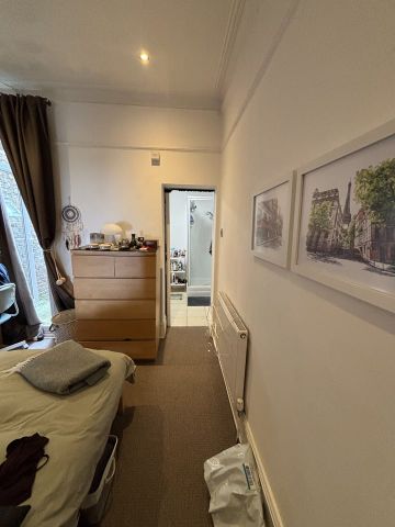 Room in a Shared House, Durnsford Road, SW19 - Photo 3