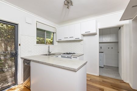 2/66 De Carle Street, Brunswick VIC 3056 - Photo 2