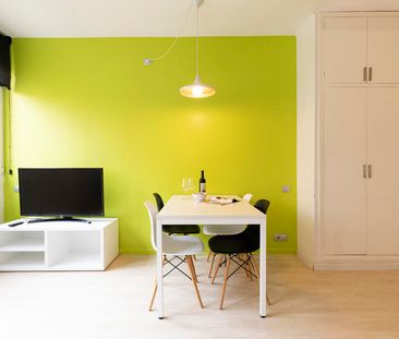 Studio apartment with communal terrace in Eixample - Photo 2