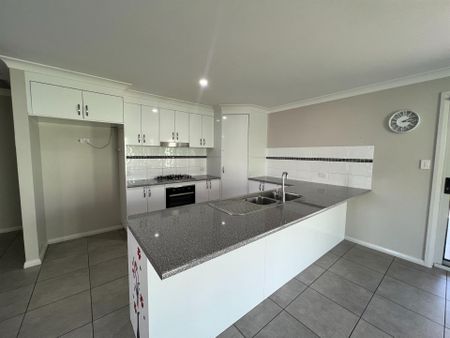 18 Pelagic Court, Dubbo NSW 2830 - House For Rent | Domain - Photo 3
