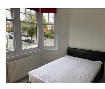 4 bedroom terraced house to rent - Photo 4