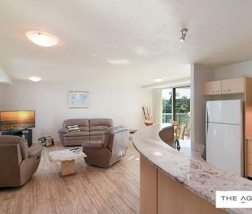 Spacious Unfurnished 3 bed Unit - Photo 3