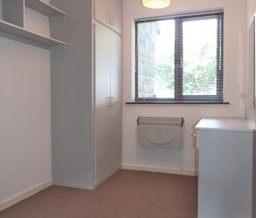 2 bedroom ground floor flat to rent - Photo 2