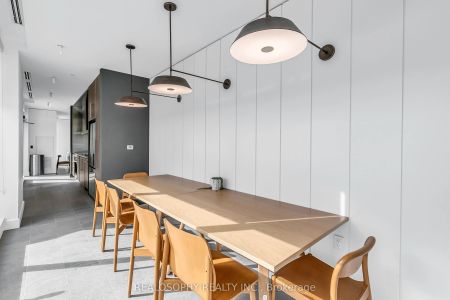 115 Larchmount Avenue #505 - Photo 5