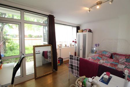 4 bedroom flat to rent - Photo 2