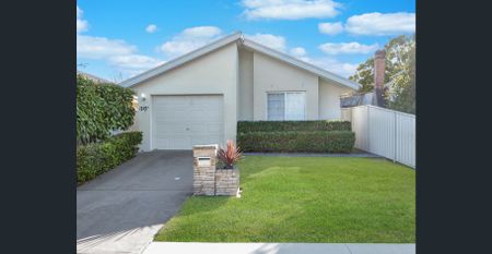 Centrally Located Three Bedroom Home - Photo 4
