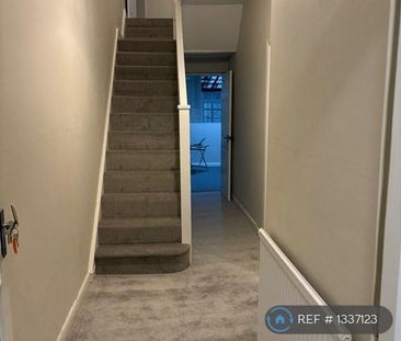 4 bedroom terraced house to rent - Photo 1