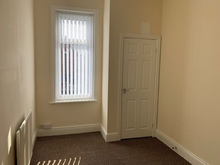 3 bed flat to rent in Westcott Road, South Shields, NE34 - Photo 3