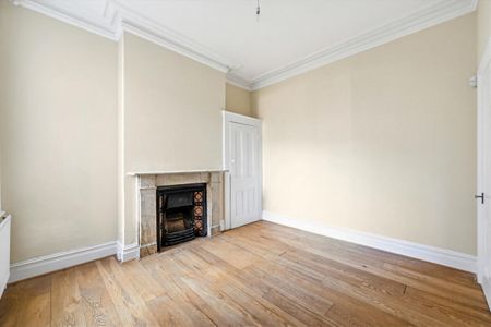 An attractive and spacious family home situated on one of Battersea’s most desirable residential streets. - Photo 2
