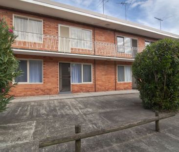 Spacious Two Bedroom Apartment - Photo 5