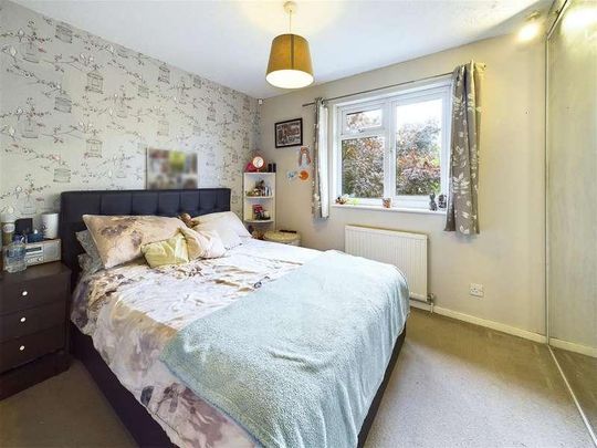 Shaw Drive, Walton-on-thames, KT12 - Photo 1