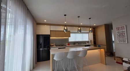 Executive 5-Bedroom 4 bathroom home - Photo 3