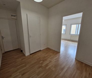 Location Appartement 3 pièces 94m² LES ROCHES DE CONDRIEU 38370 - Photo 6