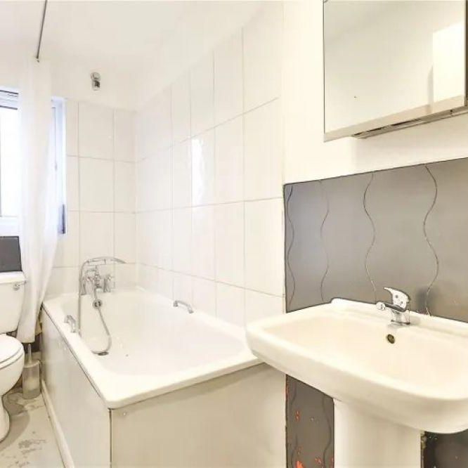 3 bedroom flat to rent - Photo 1
