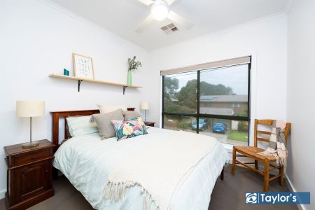 STUNNING TOWNHOUSE IN SUPERB LOCATION! - Photo 5