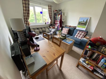 Chequers Court - Photo 2