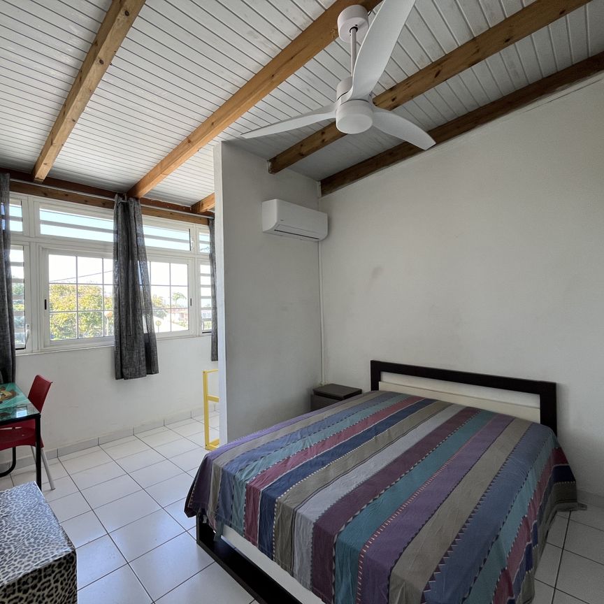 Maison quatre pièces aux coeur des Abymes - Photo 1