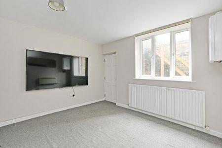 4 bedroom terraced house to rent - Photo 2