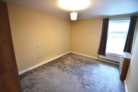 3 bedroom terraced house to rent - Photo 3