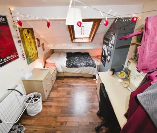 6 bedroom Flat in Brudenell Road, Leeds - Photo 5